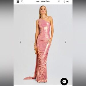 RETROFETE
Golden peach one shoulder gown
Fits true to size - size XS